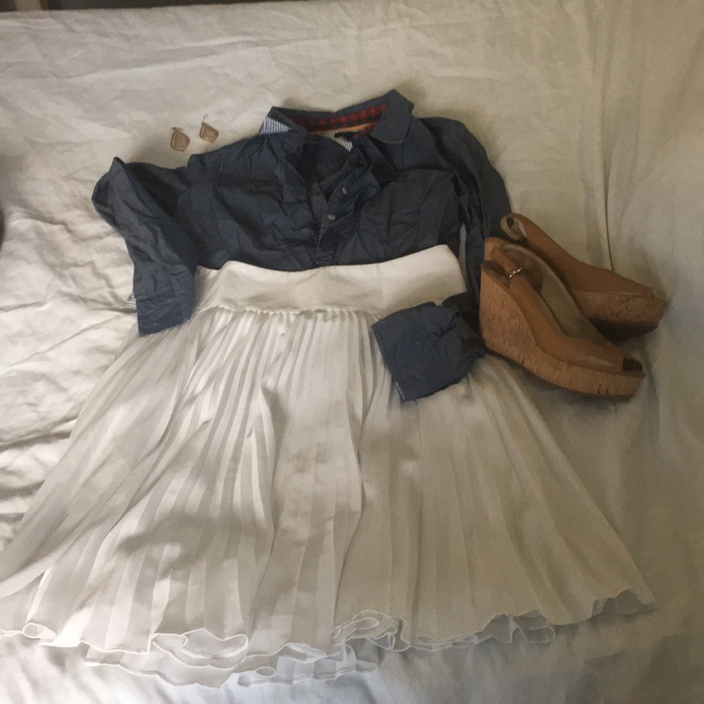 Gorgeous pleated white skirt